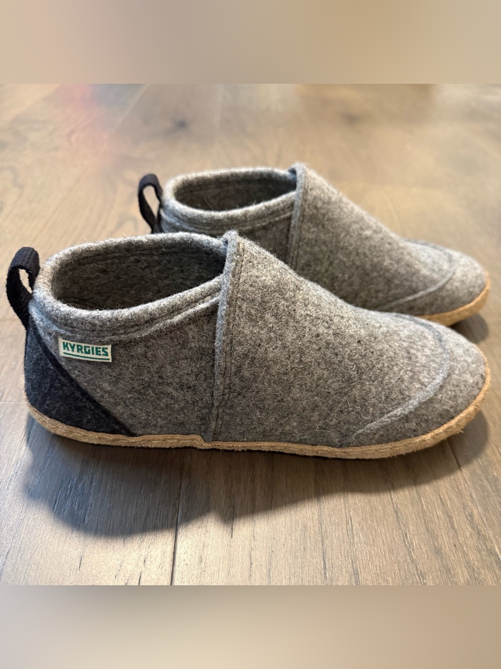 Kyrgies Tengries Wool Slippers Sz 39 Grey/Blk